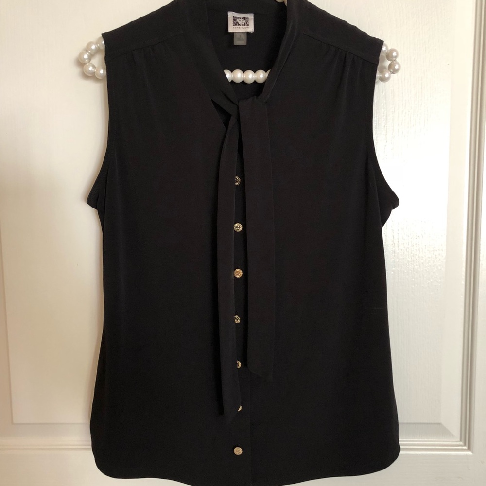 Sleeveless tie neck blouse